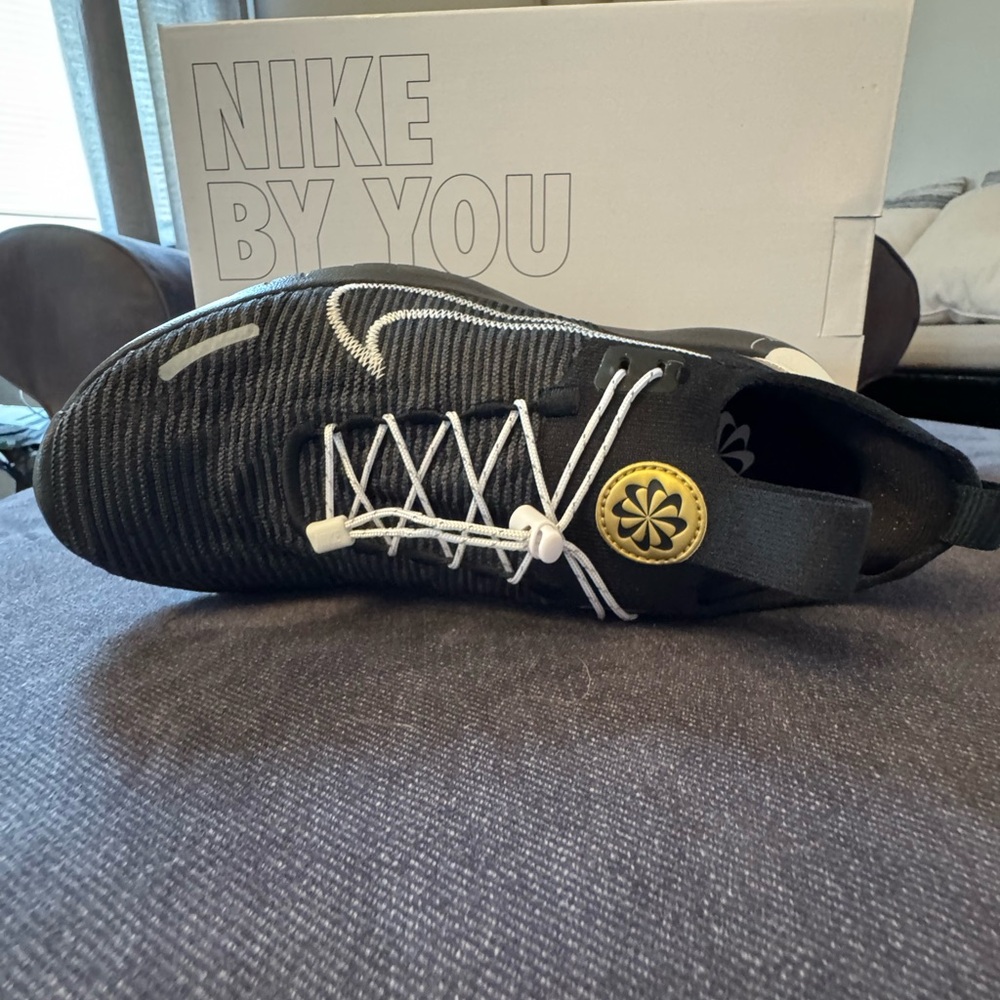 NWT Customized Nike Running Flyknit sneakers